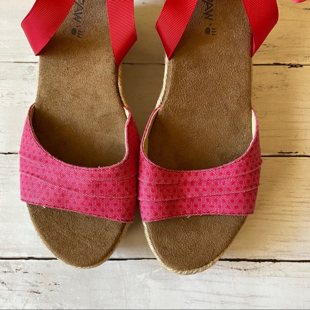 BEARPAW Red Wedge Sandals Size 11 - Picture 9 of 11